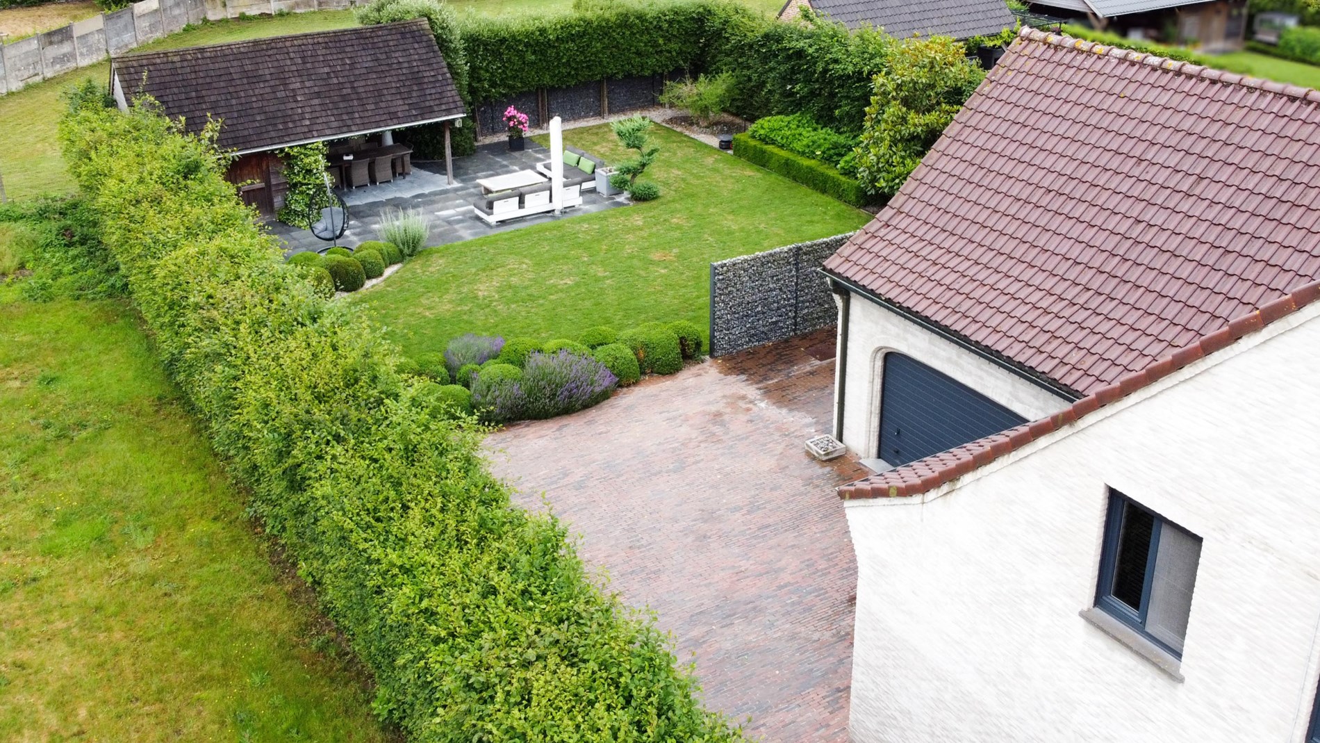 Landelijk gelegen villa met ruime tuin in Grammene. 