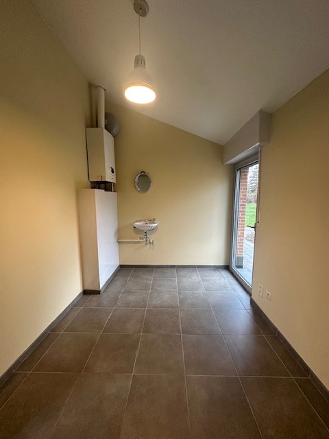 Ruim appartement met &#233;&#233;n slaapkamer , tuin en terras rustig gelegen in Geel! 