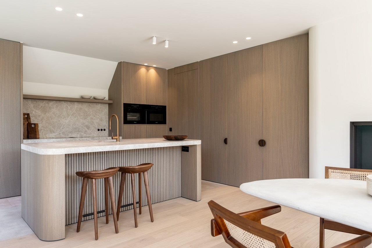 Prachtig gerenoveerde alleenstaande woning met oprit gelegen in een rustige wijk in Knokke nabij de Magere Schorre. 