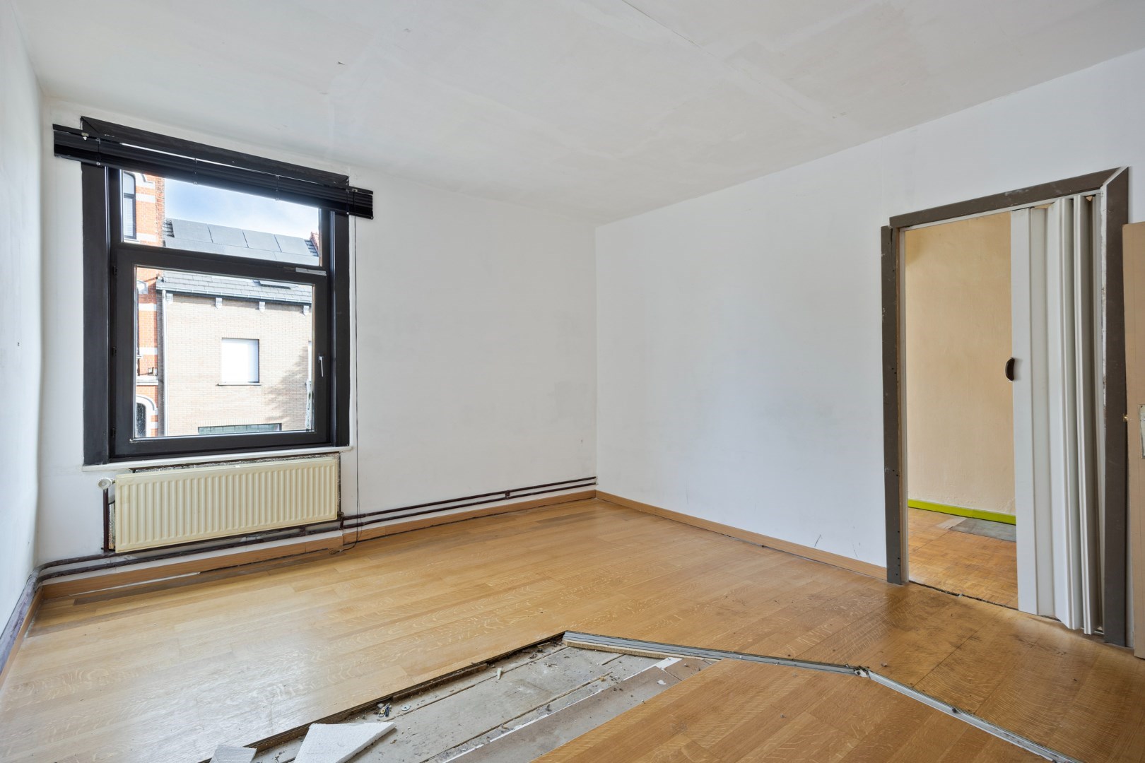 Halfopen hoekwoning met garage en dakterras op toplocatie in Kessel-Lo – renovatieproject met veel potentieel 