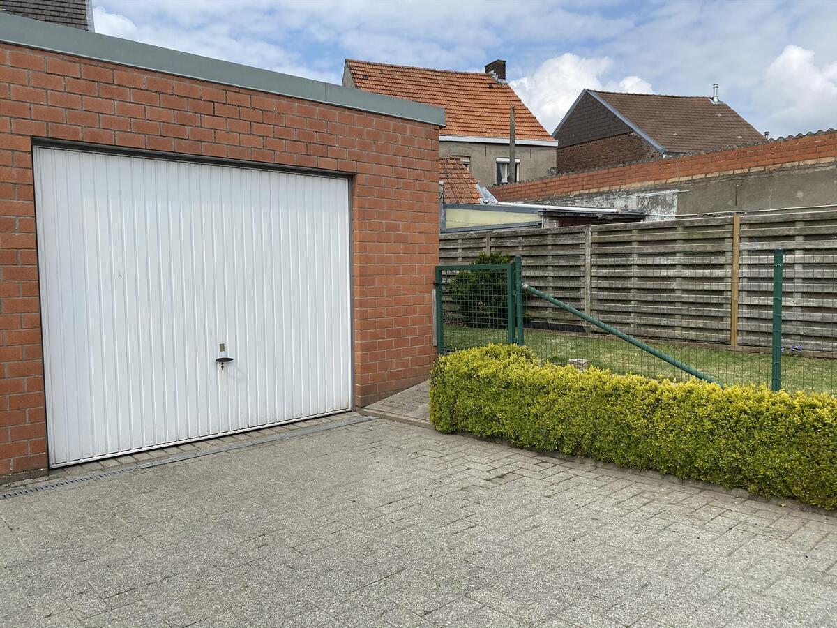 Woning met 2 slaapkamers en garage te Torhout 