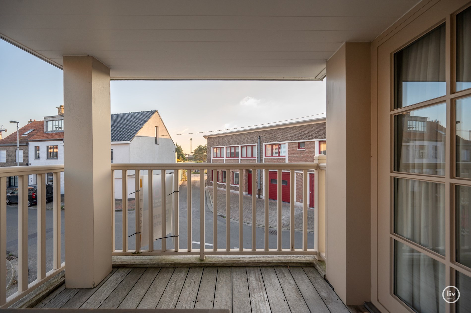 Appartement soign&#233; et contemporain avec une belle terrasse d&#39;angle orient&#233;e au sud, situ&#233; dans le vieux Knokke &#224; distance de marche du march&#233; aux l&#233;gumes de Knokke. 