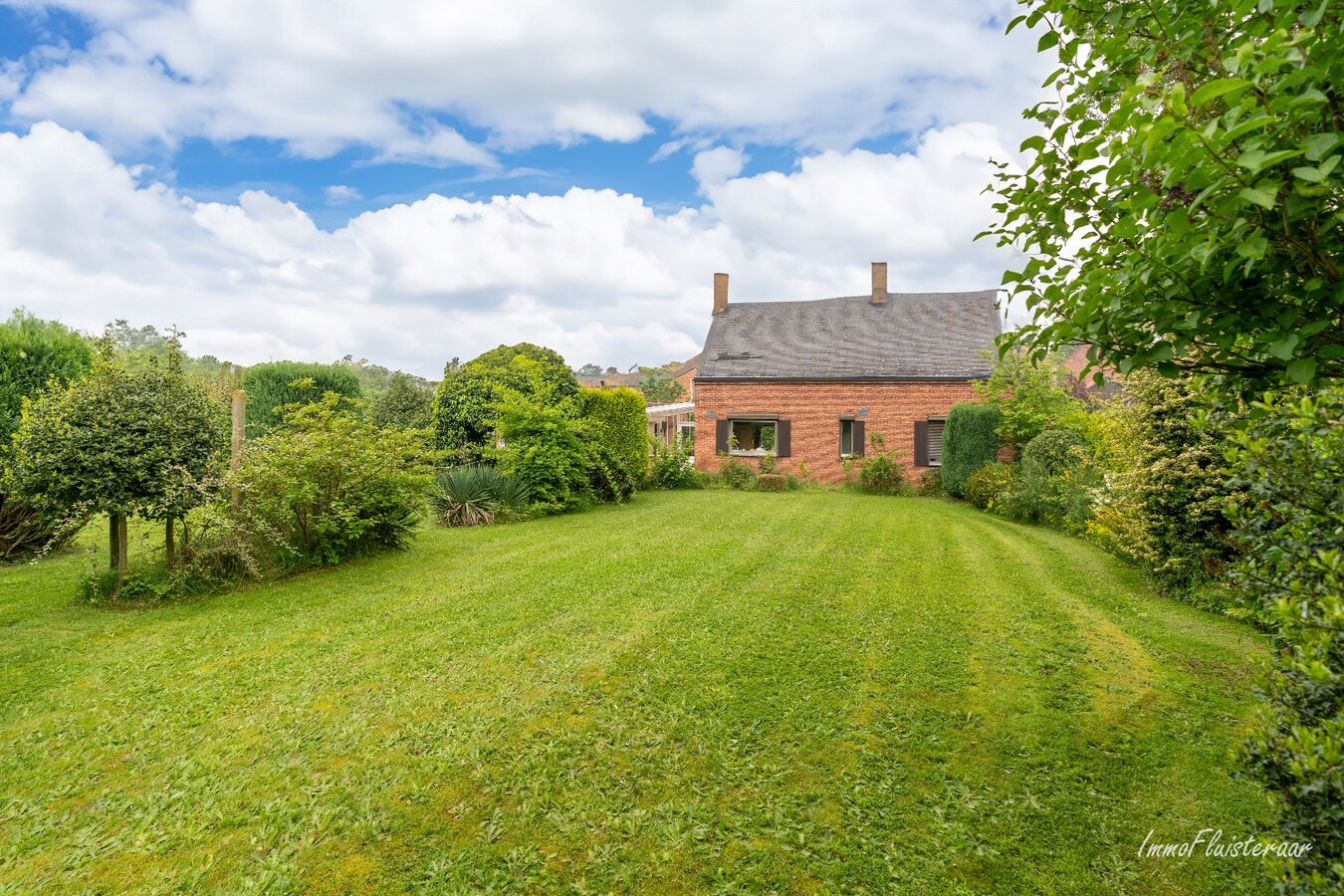 Authentic, to be renovated house with an idyllic garden on approximately 95 acres. 