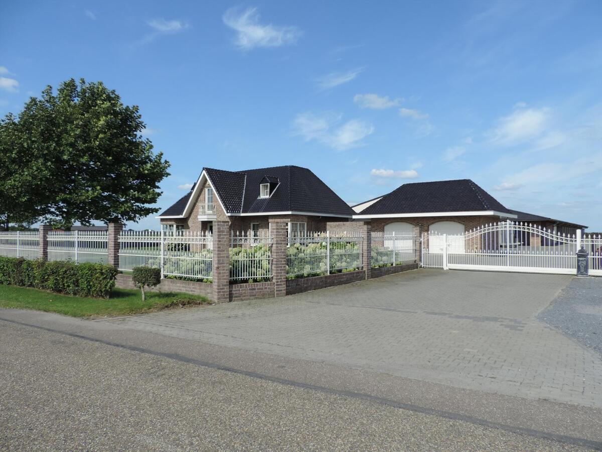 Luxueus landhuis met hippisch complex op ca. 2,7 ha te Ulestraten (NL) 