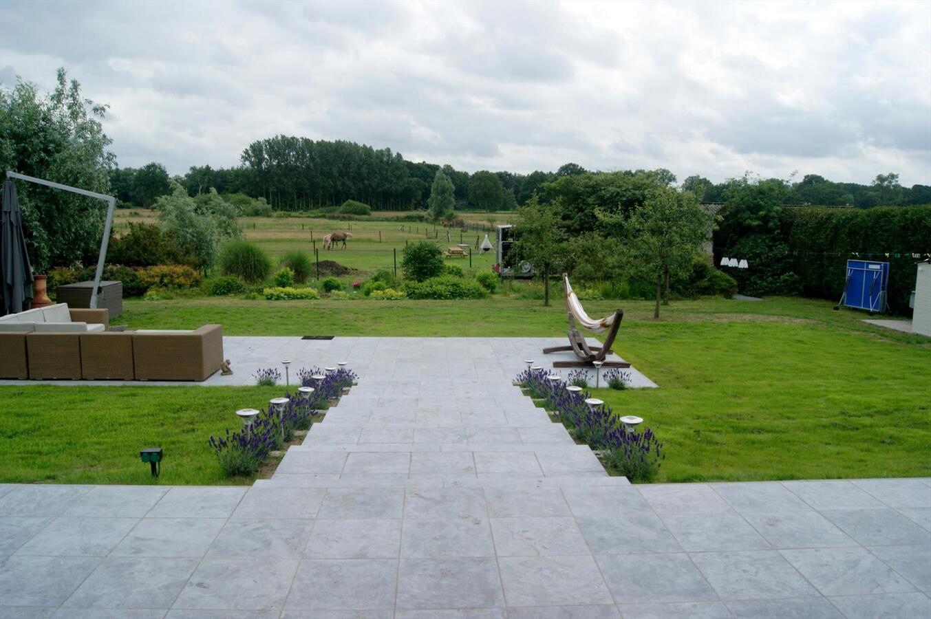 Landhuis met stalgebouw op ca. 1,8 Ha te Geel (antw) 