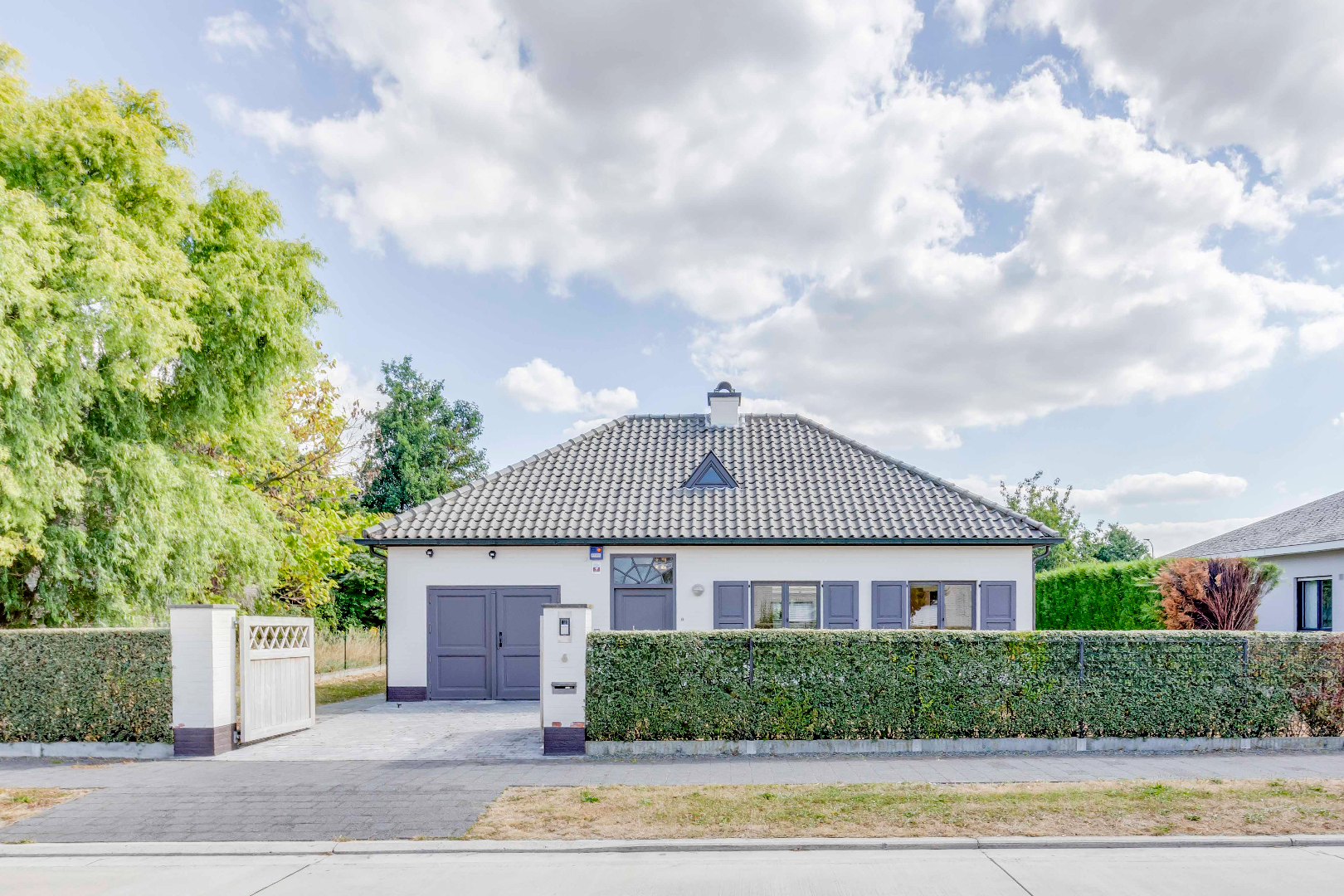 Zeer goed onderhouden woning  met 3 slaapkamers en aangename tuin. 