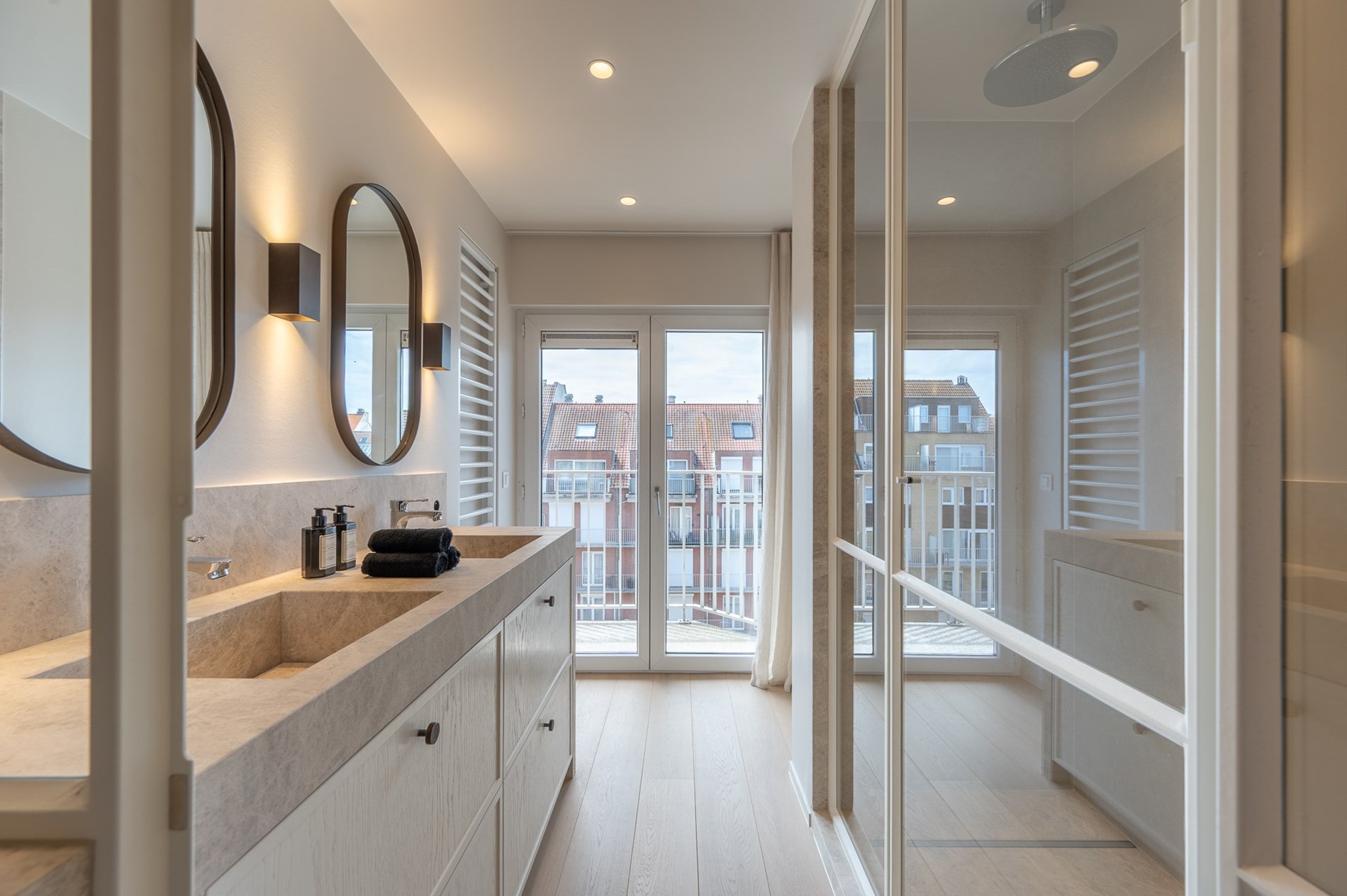 Appartement enti&#232;rement r&#233;nov&#233; et pr&#234;t &#224; emm&#233;nager avec 3 chambres dans un emplacement privil&#233;gi&#233; &#224; Knokke. 
