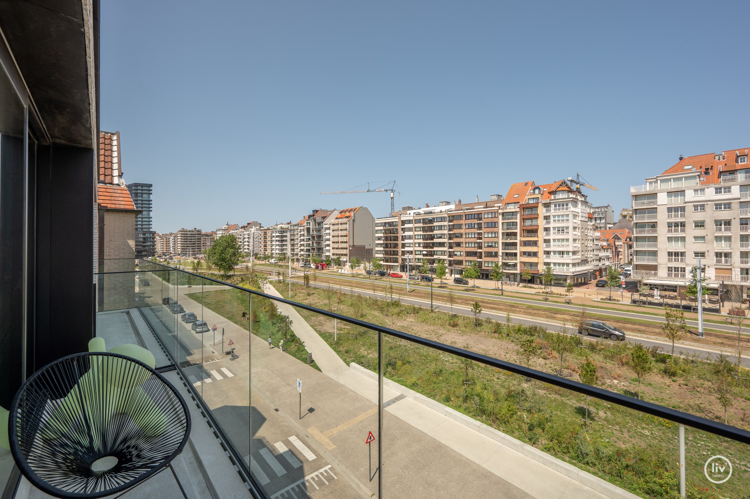 Appartement pr&#234;t &#224; emm&#233;nager (2021) avec vue d&#233;gag&#233;e sur la rue de Knokke, &#224; distance de marche de la digue de l&#39;Albertstrand. 