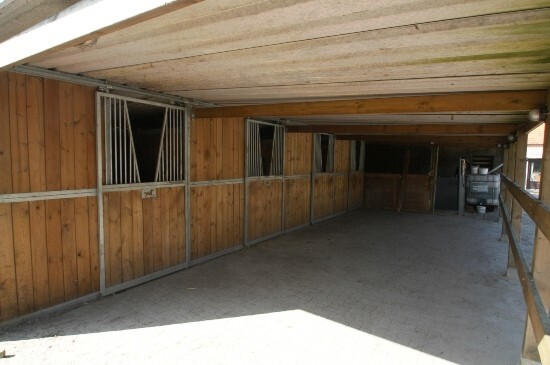 Boerderij met stallen en paddock op ca. 3.335m&#178; 