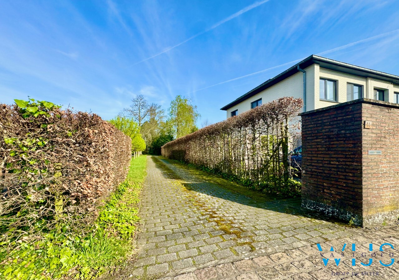 Schitterend woonhuis op een fantastisch perceel van 2859 m&#178; te Drongen ! 