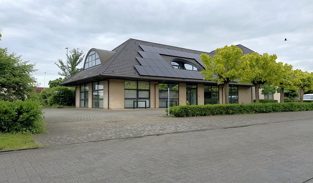 Standalone kantoorgebouw te huur in Bachte-Maria-Leerne