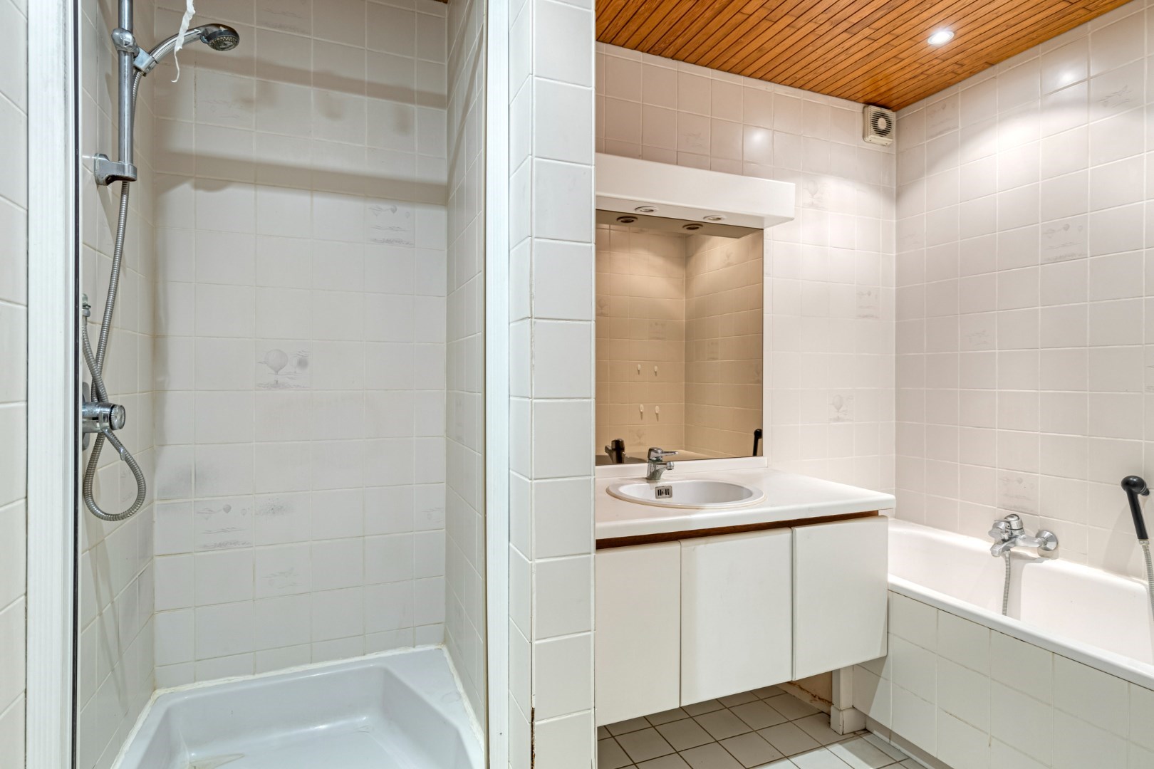 Ruime gezinswoning met 5 slaapkamers, praktijkruimte en dubbele garage in Kessel-Lo – EPC 337 kWh/m&#178; – bewoonbare oppervlakte ca. 301 m&#178; 