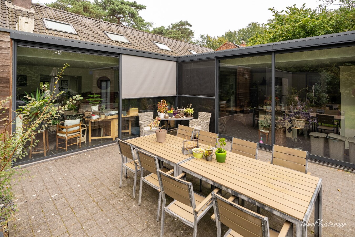 Ready-to-move-in house in a wooded area on approximately 24a in Keerbergen. 