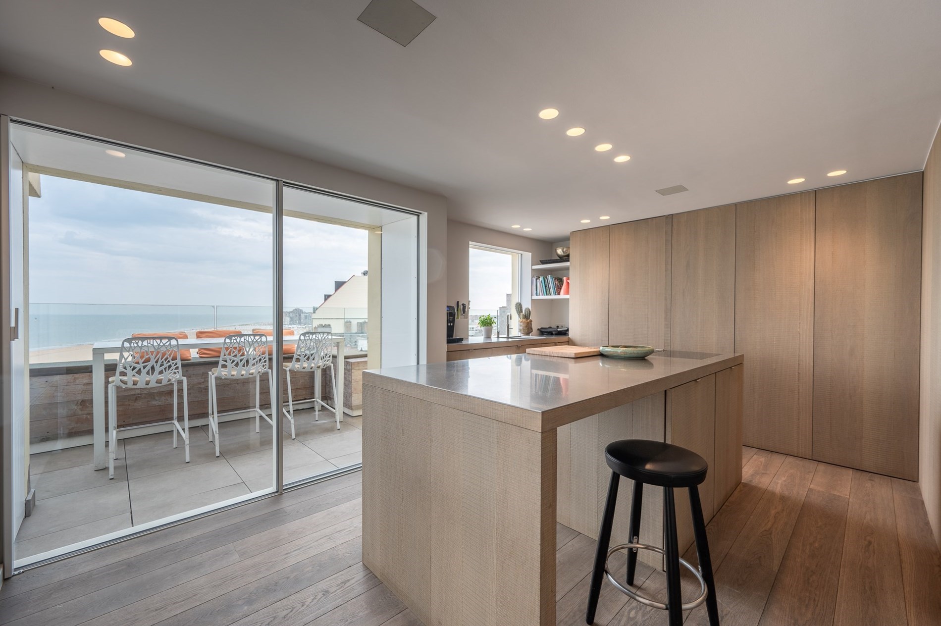 Gemeubeld - Luxe hoekappartement met panoramisch zeezicht en royale terrassen 