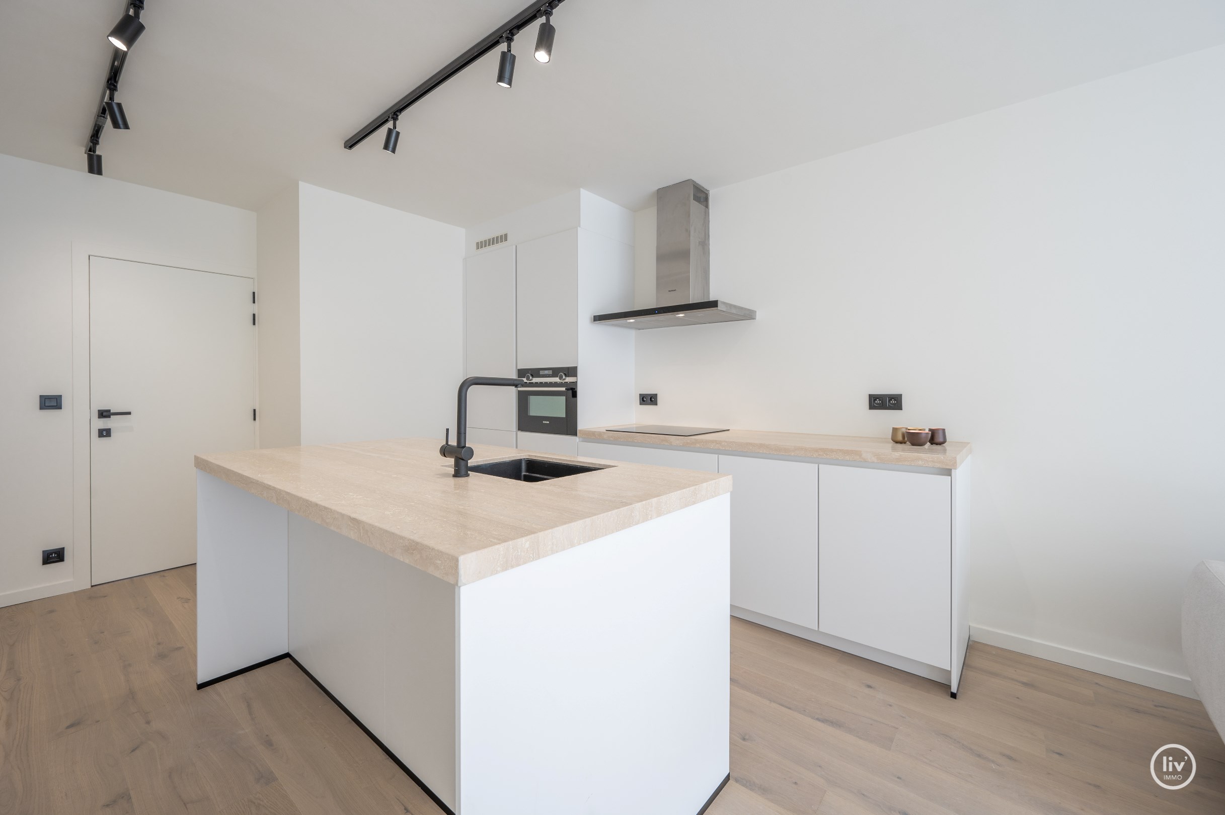 Appartement r&#233;nov&#233; avec 3 chambres situ&#233; sur l&#39;avenue Paul Parmentier &#224; Knokke, &#224; proximit&#233; de l&#39;avenue Lippens. 