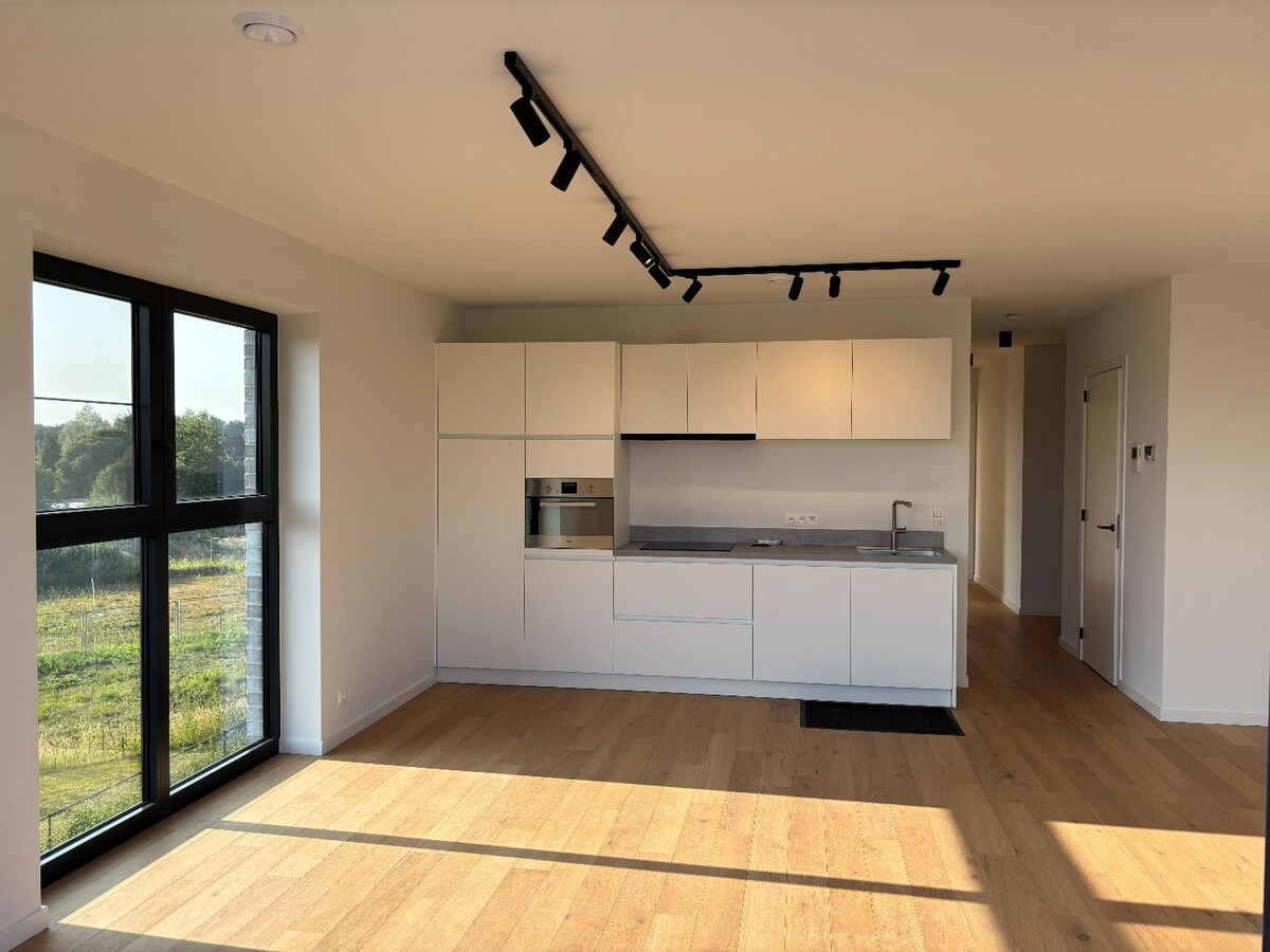 Stijlvol nieuwbouwappartement met zonneterras en garage in het hart van Sint-Antonius 
