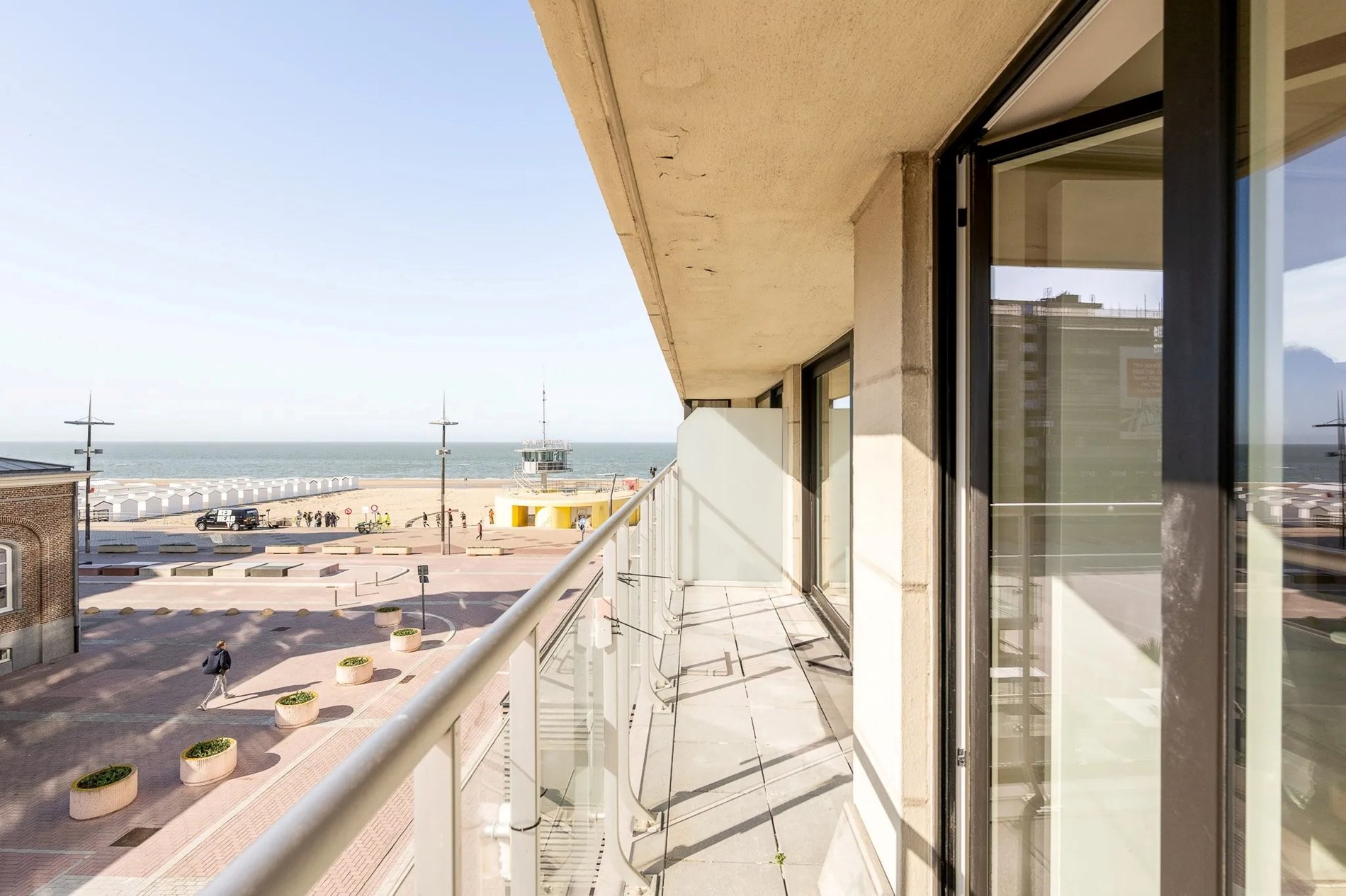 Non meubl&#233; - Appartement unique avec vue lat&#233;rale sur la mer, situ&#233; au centre de la place de la Tour de Lumi&#232;re. 