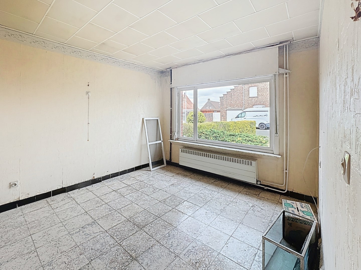 Te renoveren woning op afgesloten perceel van 936m&#178; 