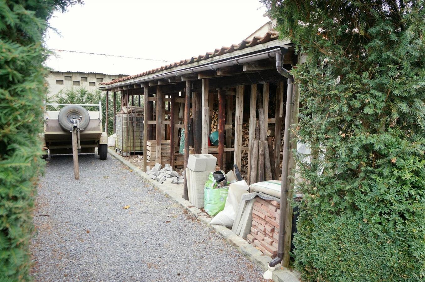 Woning op ca. 0,8 ha grond met prachtig uitzicht op het landschap te Lubbeek. 