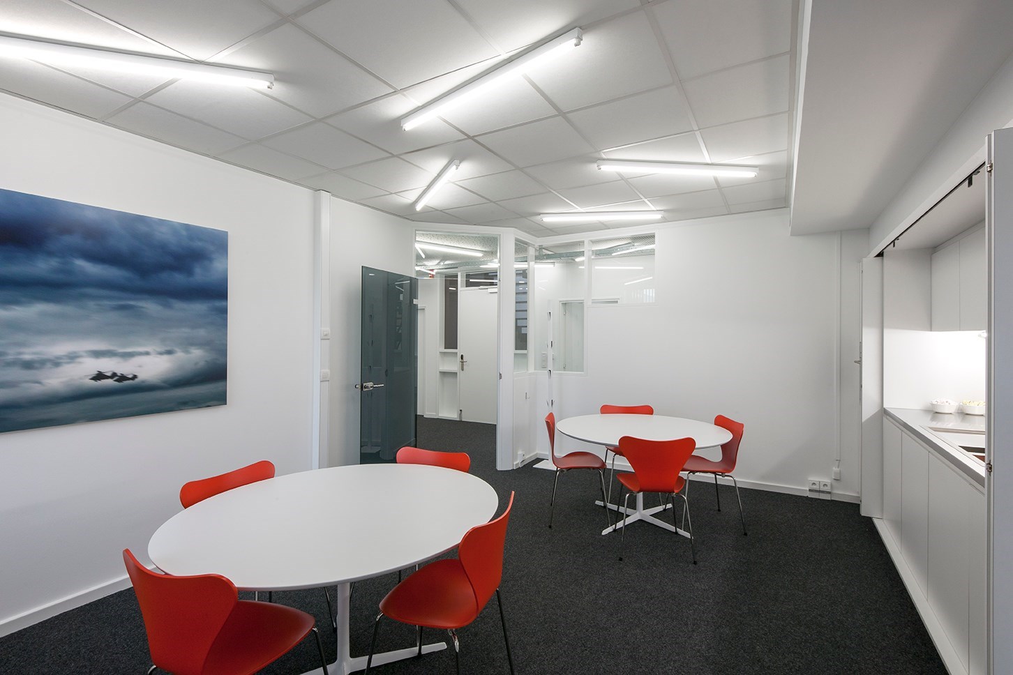 Instapklare kantoorruimte  (32 m&#178;) met parking en alle faciliteiten inclusief, Torhout. 