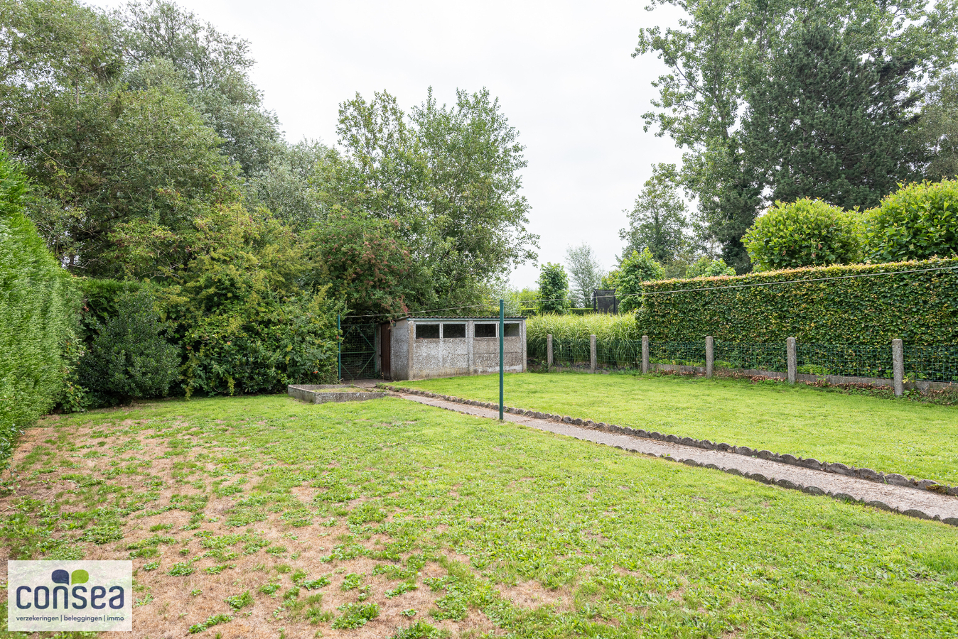 Te renoveren bungalow woning op ca. 1200 m&#178; 