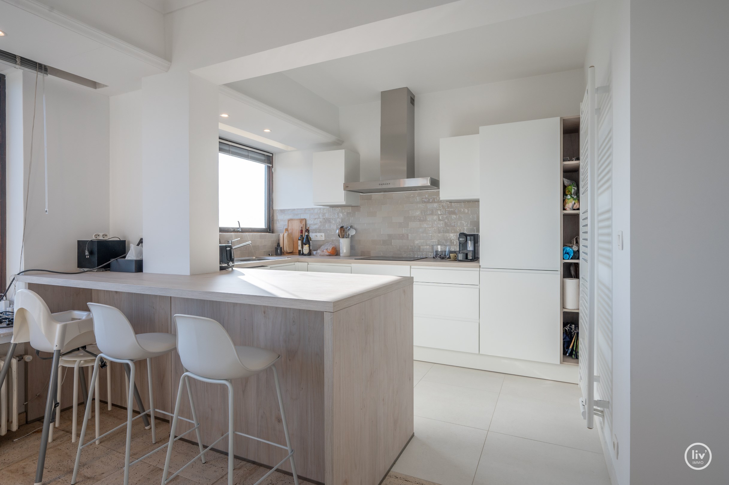 Aangenaam appartement met mooie gevelbreedte en open zicht over de villas in Knokke. 