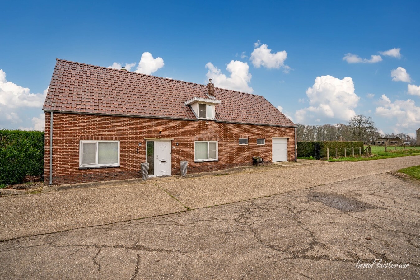 Ready-to-move-in farmhouse with stables on approximately 45 acres in Kinrooi 