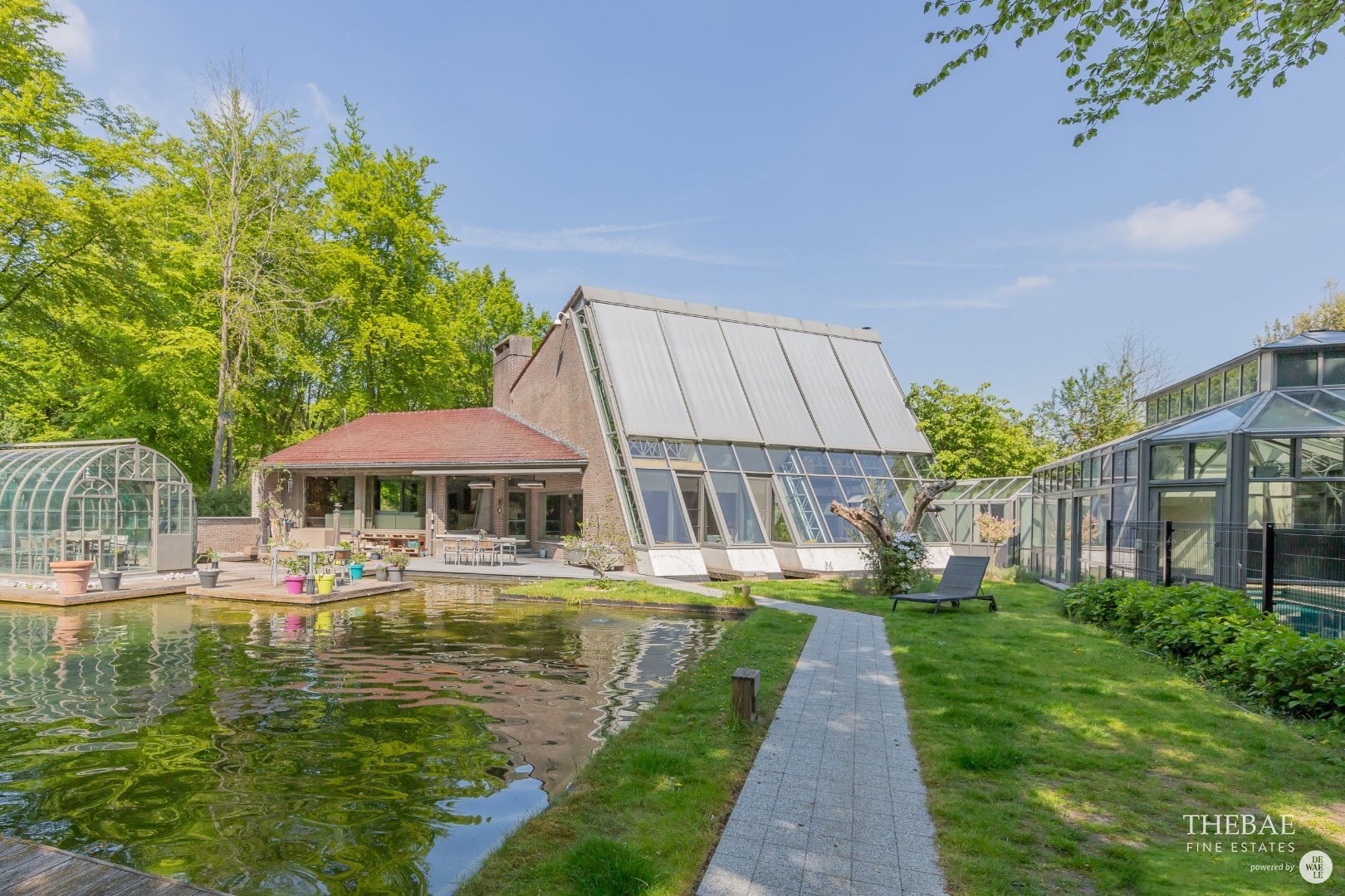 Magnifieke villa met binnenzwembad en perceel bos in Gavere 