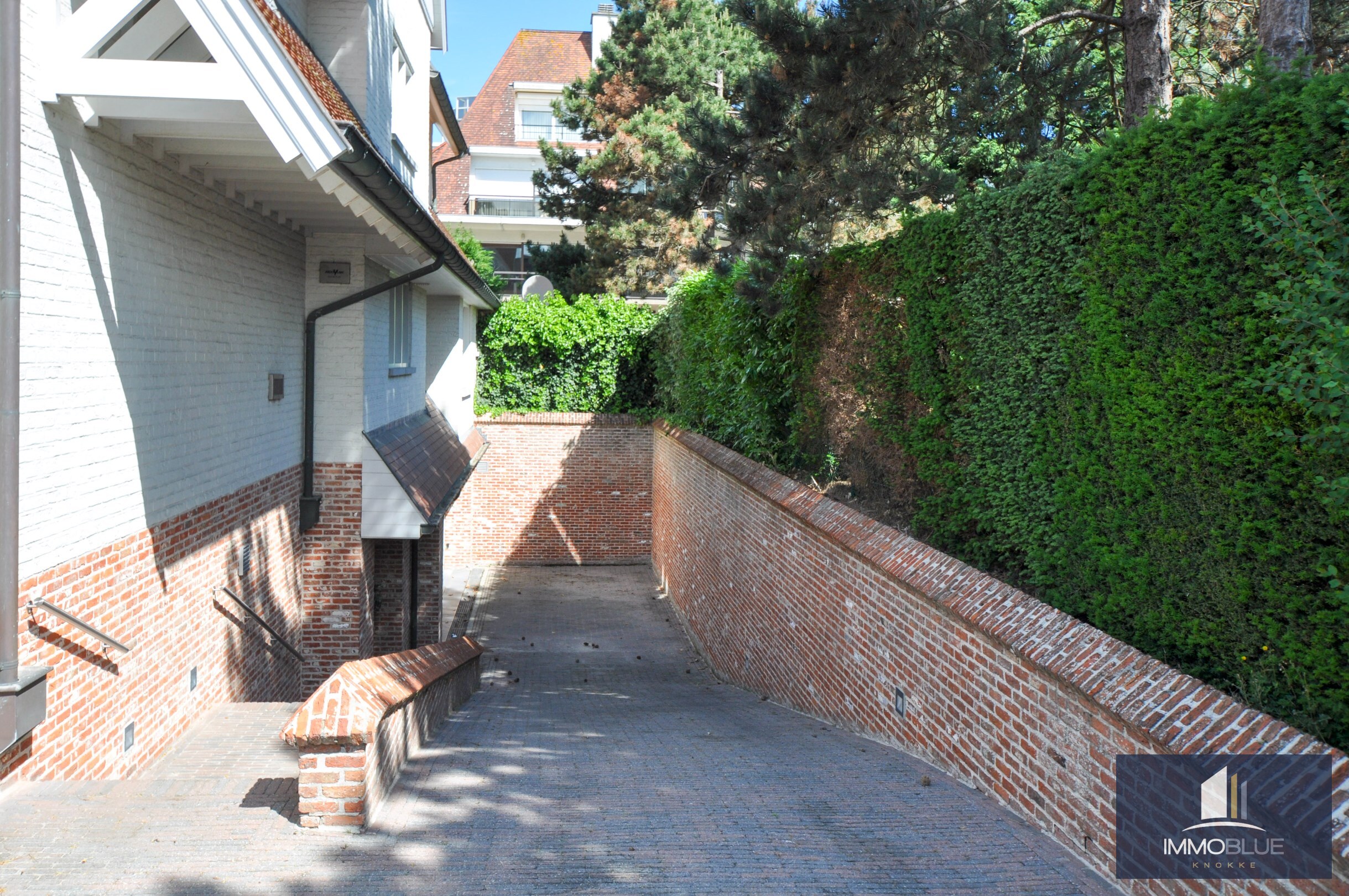 Volledig gerenoveerd appartement met ruime zonneterrassen. 