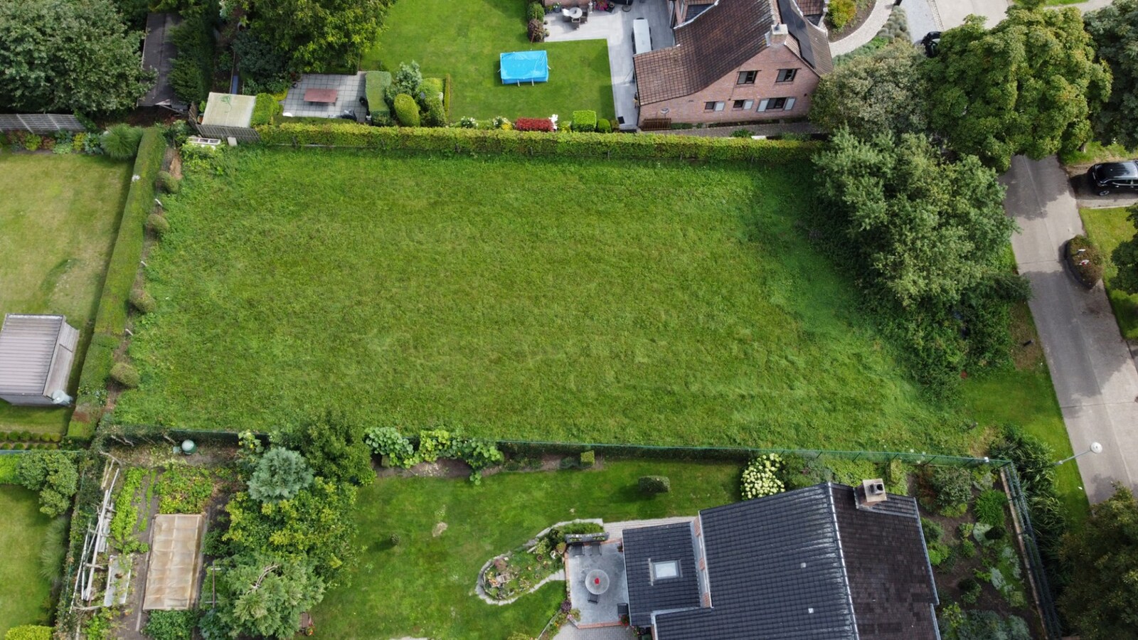 Bouwgrond van 898 m&#178; in Bloemenwijk te Zoersel. 