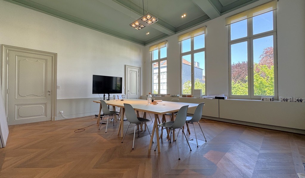 Kantoor te huur in prestigieus herenhuis te Antwerpen
