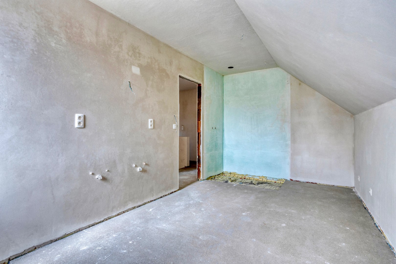 Nieuwbouwwoning met 3 slaapkamers nabij het centrum van Halle. 