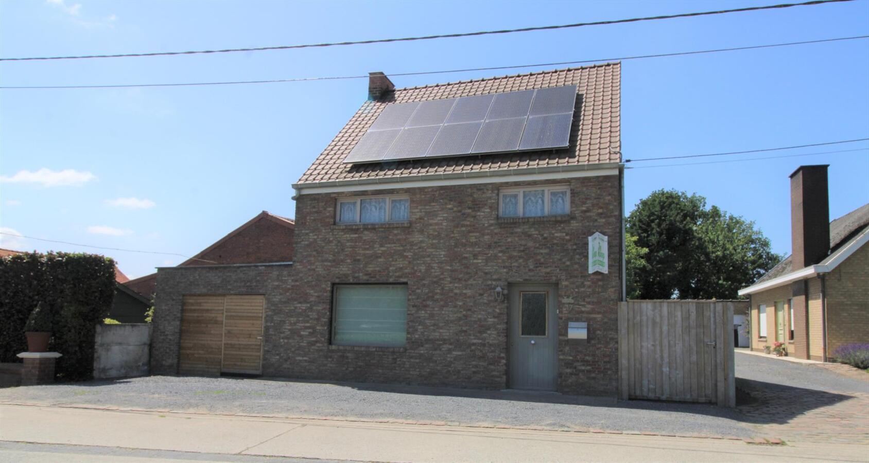 Alleenstaande ruime woning met 3 slaapkamers en garage te Kortemark 