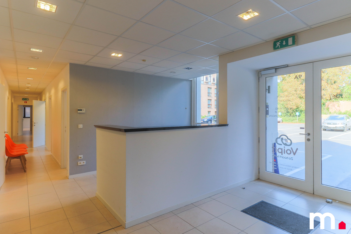 Vernieuwde kantoorruimte van 200m&#178; te koop in centrum van Heule 