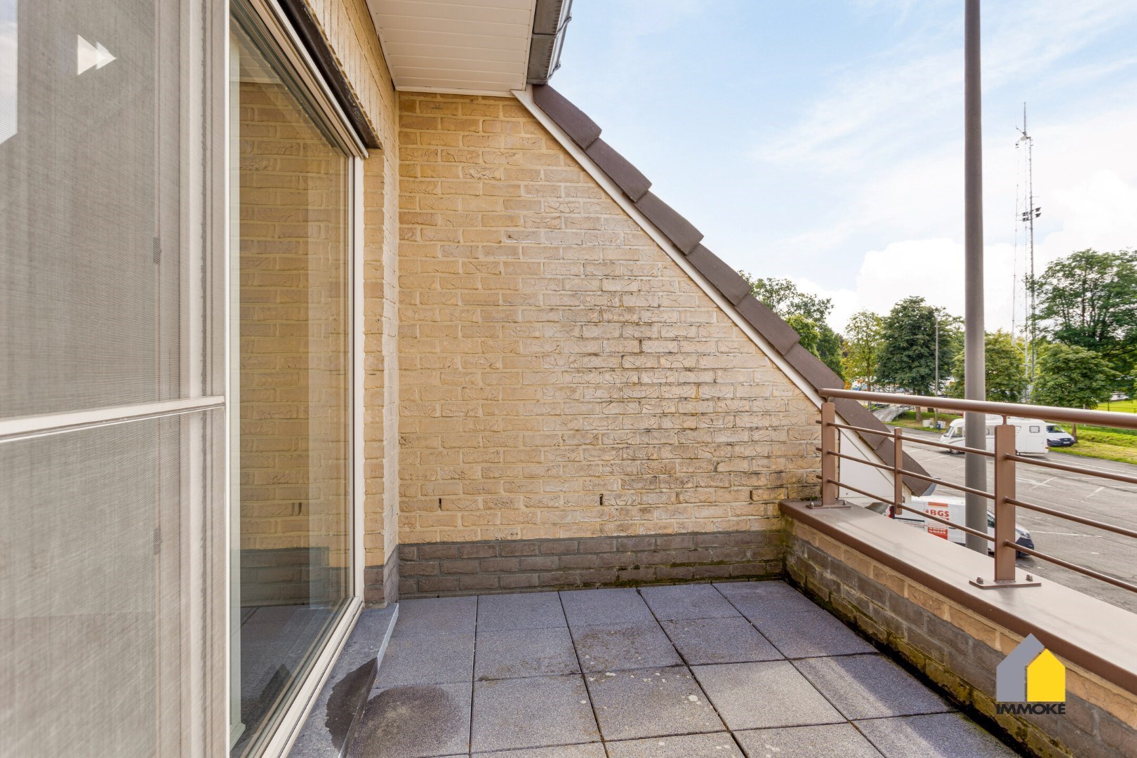 Instapklaar appartement met 2 slpk, zonneterras, garage en kelderberging. 