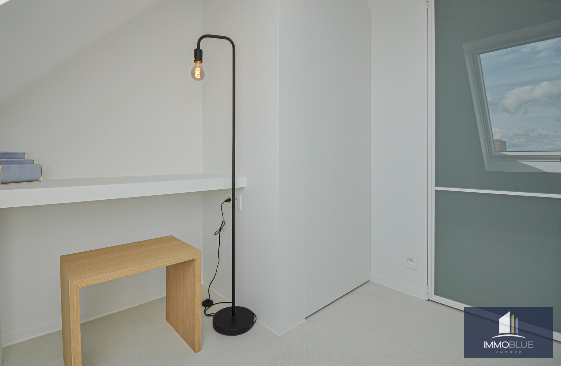 Appartement enti&#232;rement r&#233;nov&#233; avec une grande terrasse ensoleill&#233;e. 
