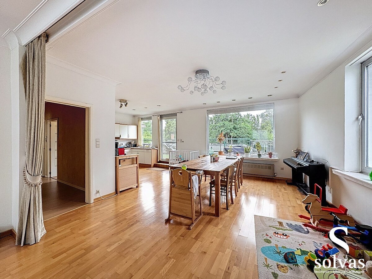 Ruim duplexappartement met terras en garage in centrum Zomergem 