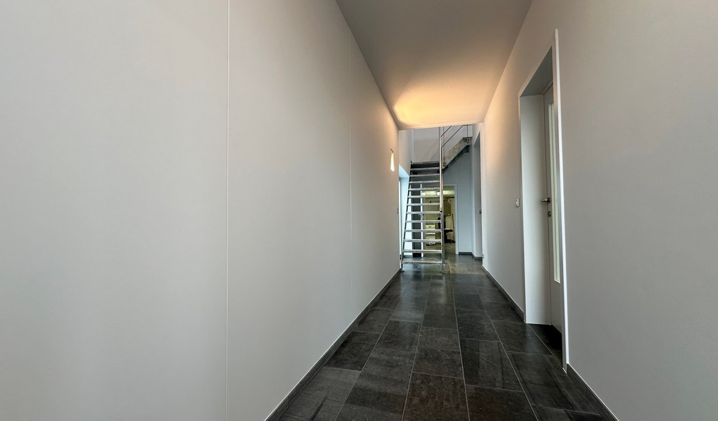 Stand-alone kantoorgebouw met opslagmogelijkheid in Deinze