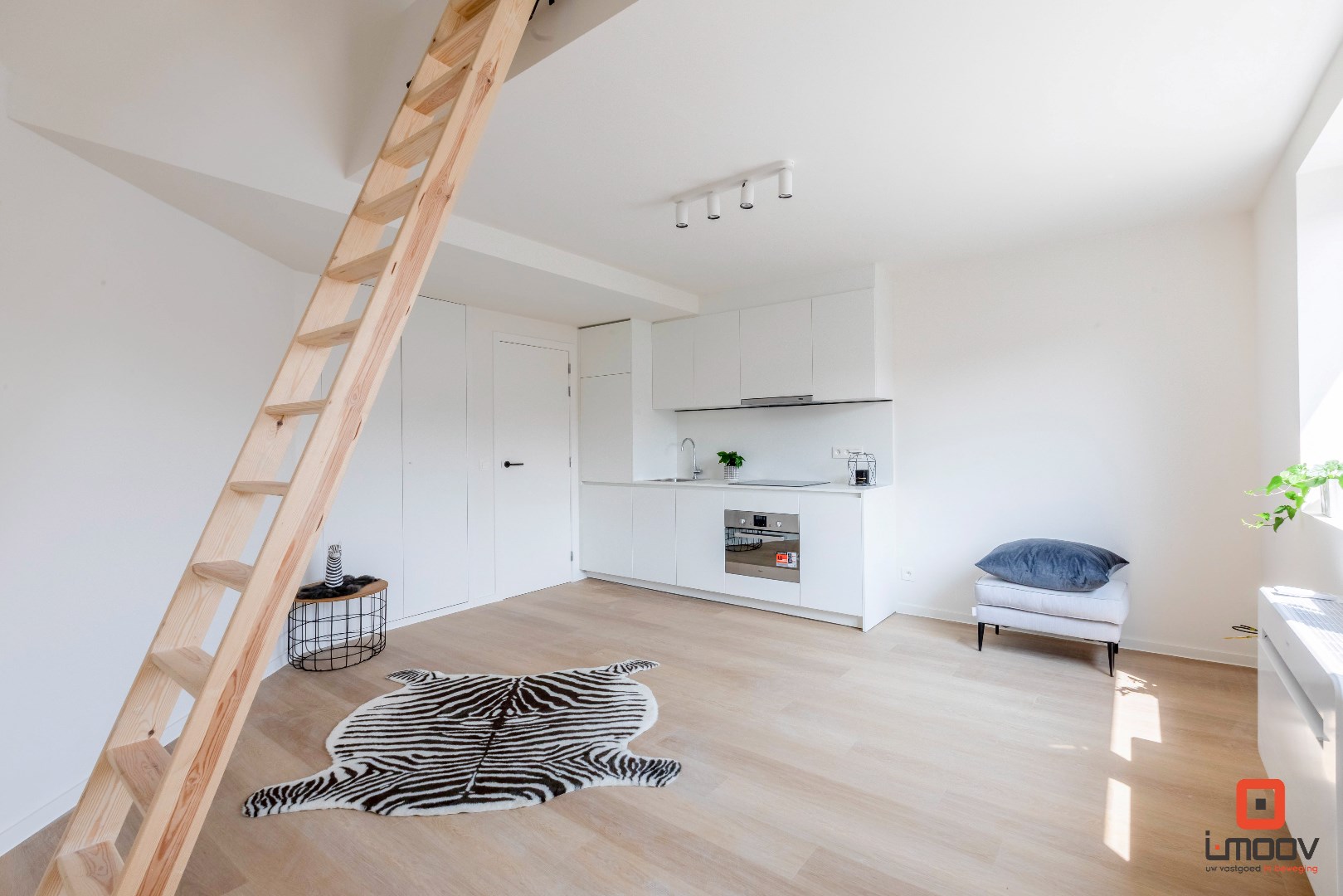 Gebouw met 3 gerenoveerde studio&#39;s nabij centrum 