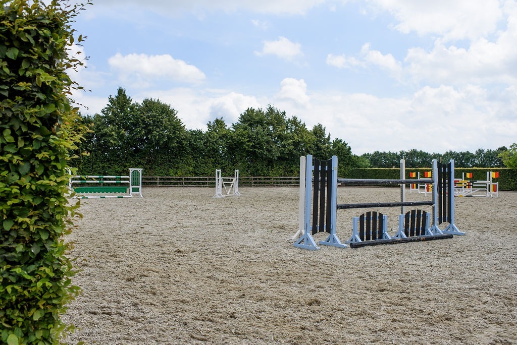 Exclusive domain with indoor arena on approximately 20ha in Meeuwen-Gruitrode 