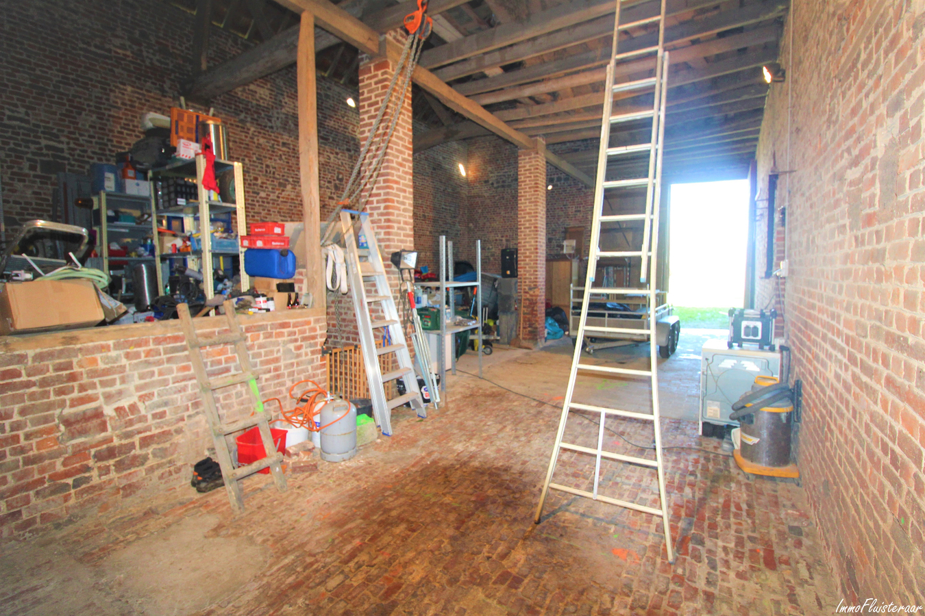 IN OPTIE - Hoevewoning met bijgebouwen en weiland op ca. 1ha te Tollembeek/Galmaarden (Vlaams-Brabant) 