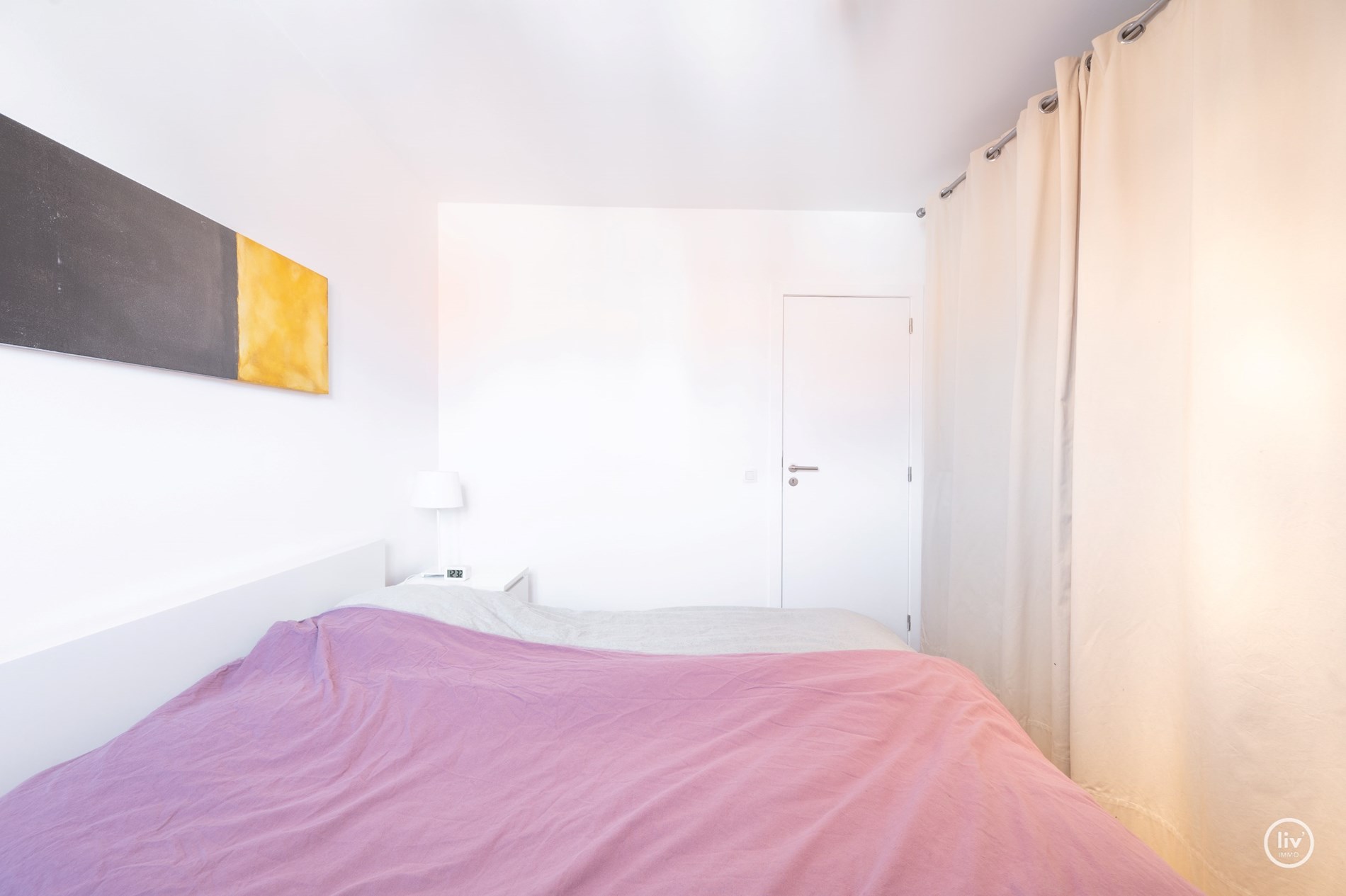 Volledig instapklaar 3-kamer appartement op wandelafstand van de Zeedijk-Duinbergen met mogelijkheid tot aankoop van een inpandige garagebox! 