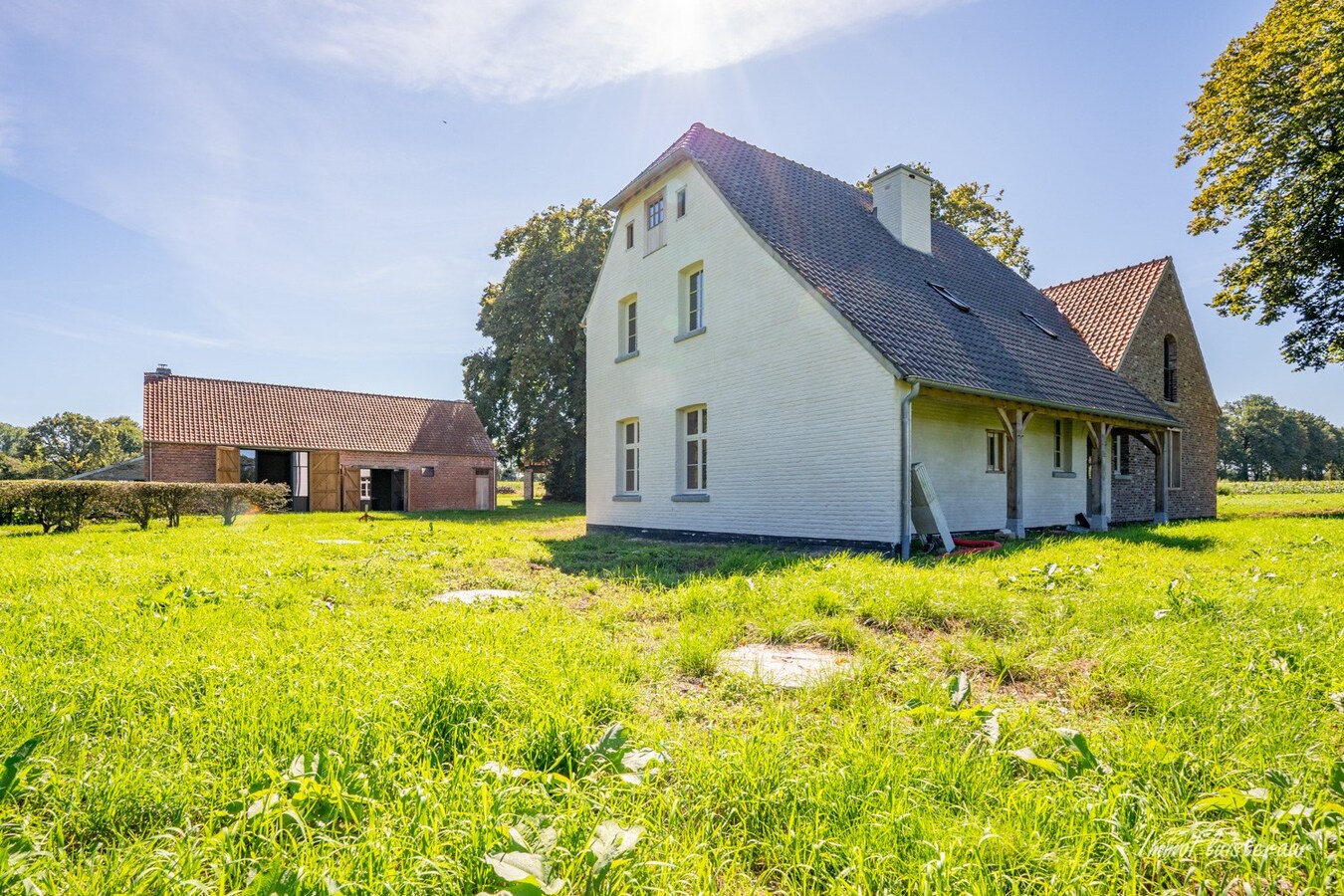 Unique farmhouse in an exceptional location on approximately 5 hectares in Peer. 