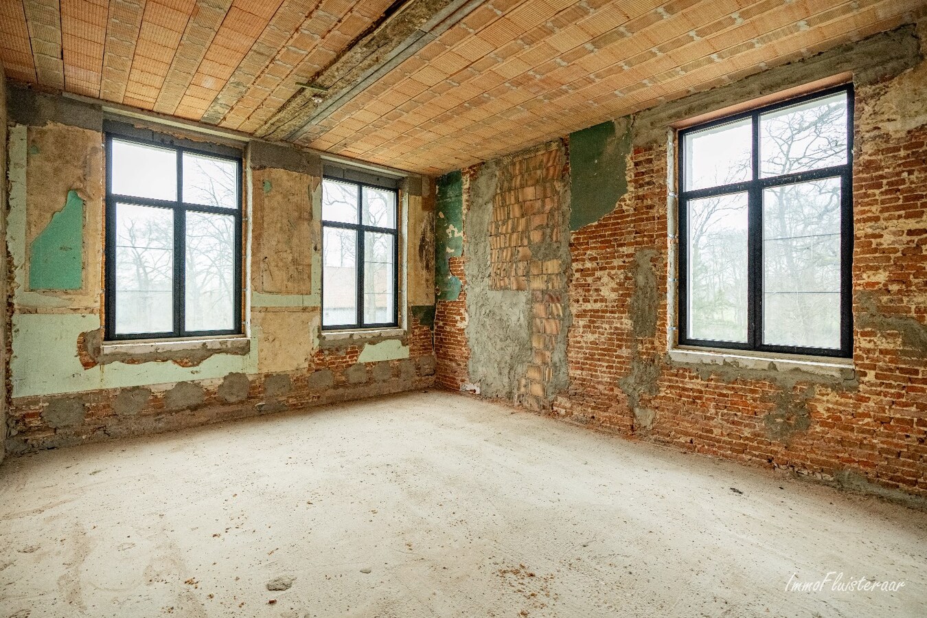 Uniek casco landhuis op een idyllische  locatie op ca. 8,26 ha te Diest 