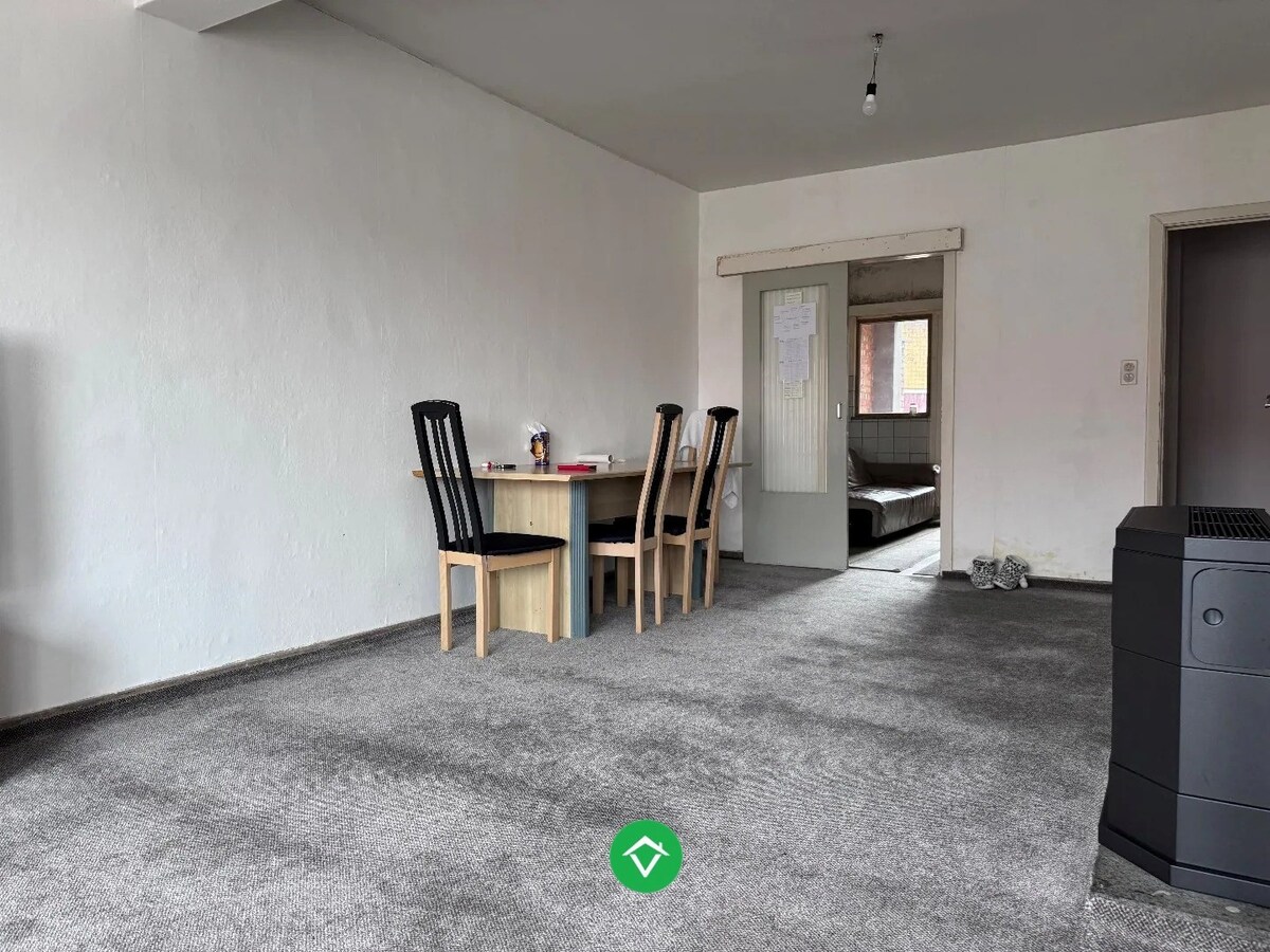 Opbrengsteigendom te koop met ruime garages in Oostende 