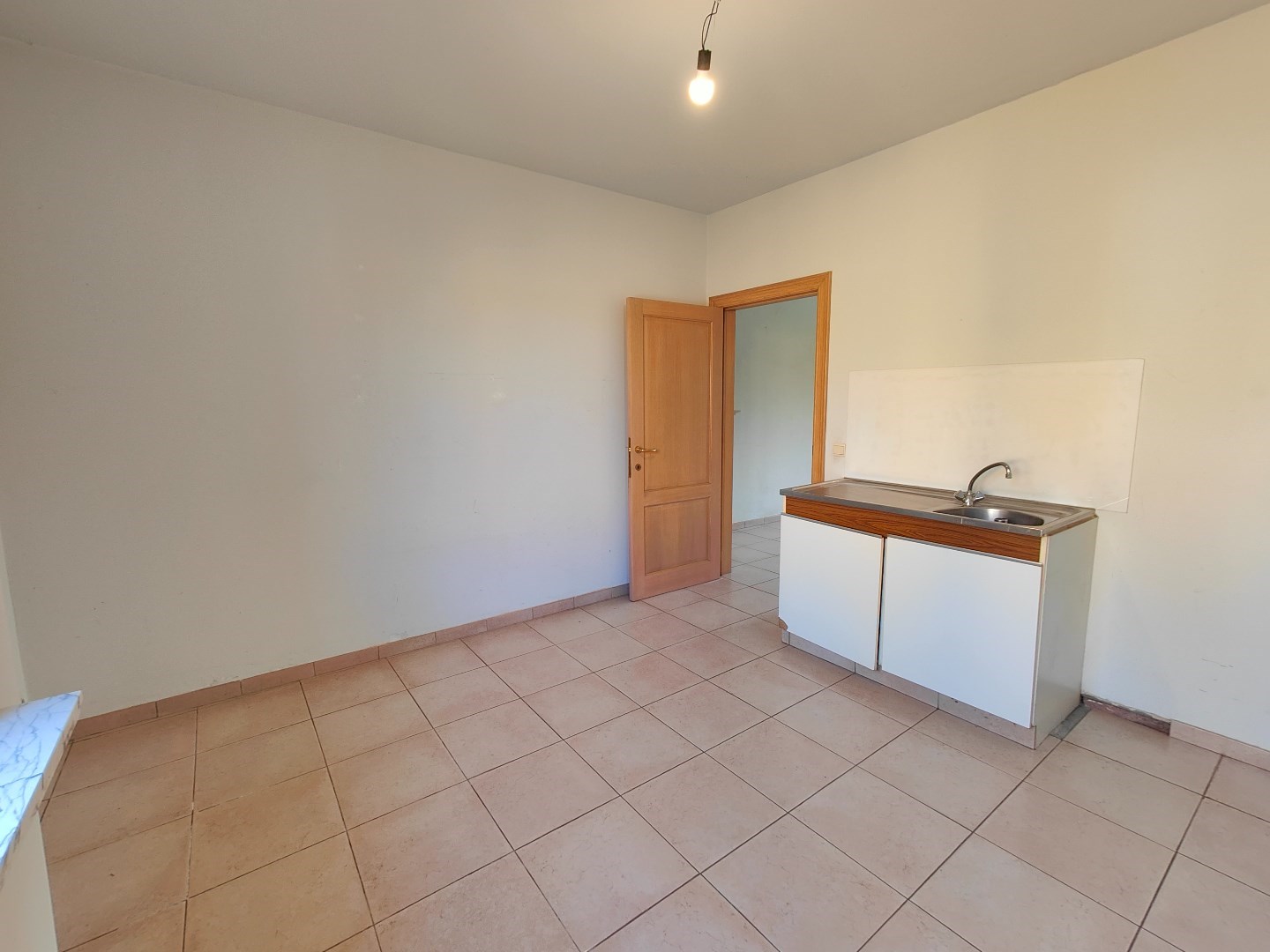 Ruime villa met loods op 1.689 m&#178; – zuidgerichte tuin en tal van mogelijkheden 
