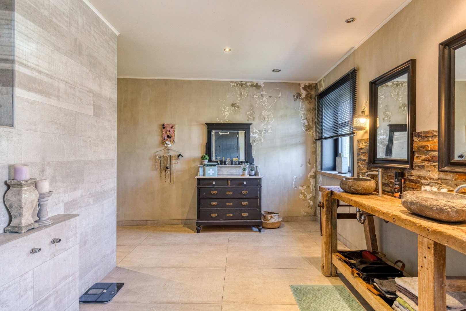 Goed gelegen open bebouwing met 4 slaapkamers en tuin in Kerkom - EPC 540 kWh/m&#178; - bewoonbare oppervlakte 238  m&#178; 