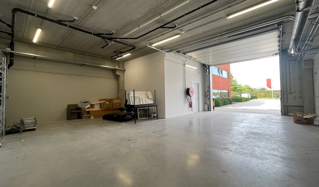 Magazijnen te huur vlakbij E313 in Geel