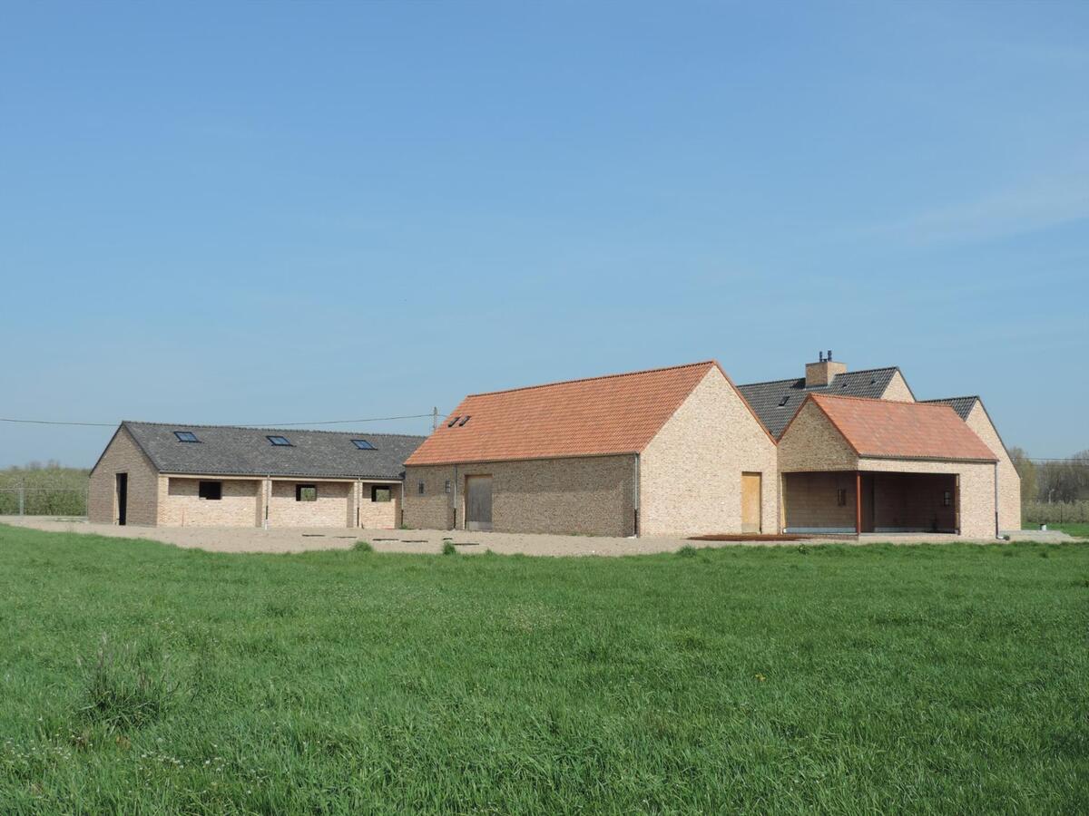 Prachtige nieuwbouwvilla met paardenstallen en weides op ca. 5ha te Herk-de-Stad 