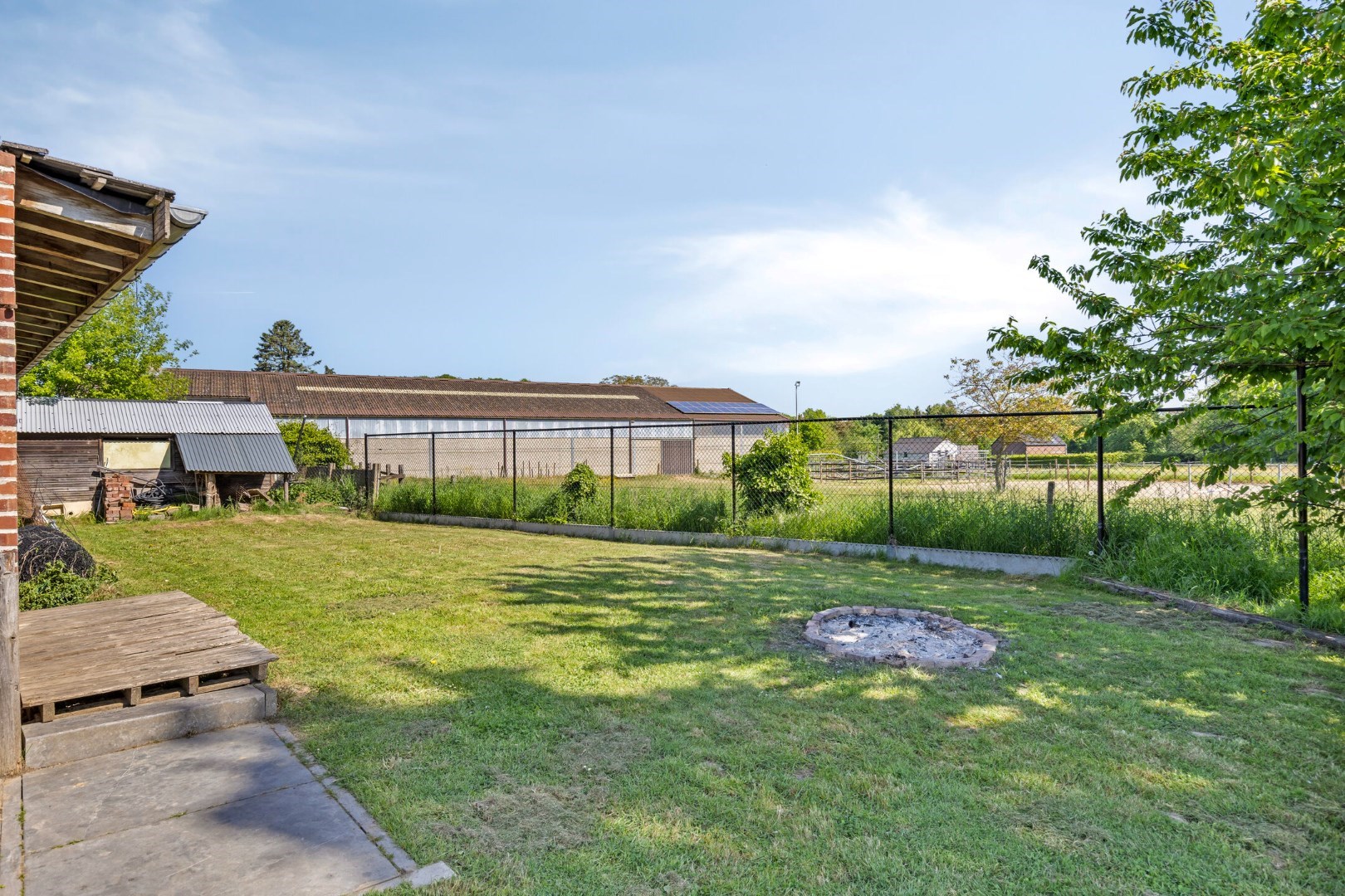 Goed gelegen open bebouwing met 4 slaapkamers en tuin in Kerkom - EPC 540 kWh/m&#178; - bewoonbare oppervlakte 238  m&#178; 